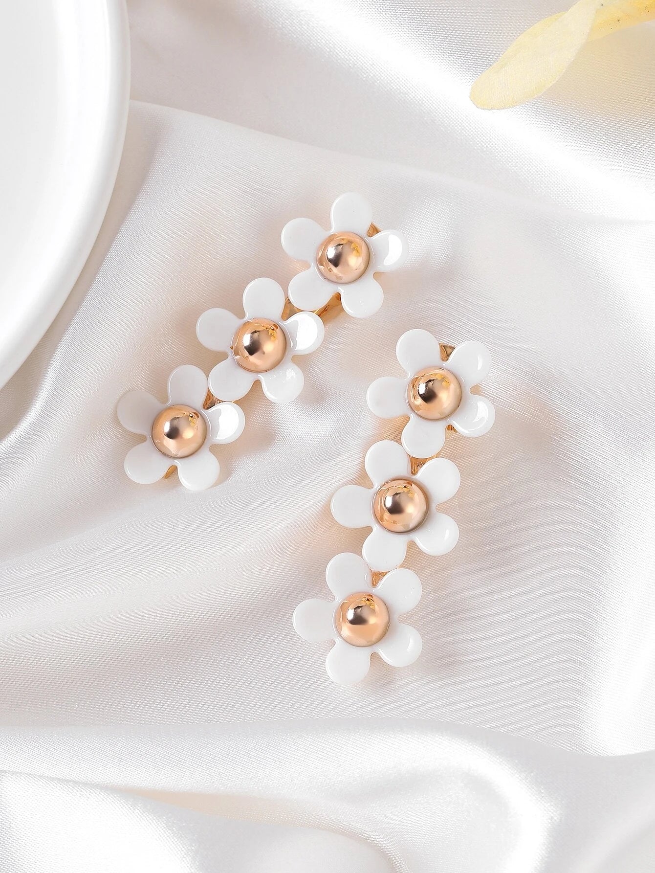 White/Gold Daisy Fringe clips (2 sizes)