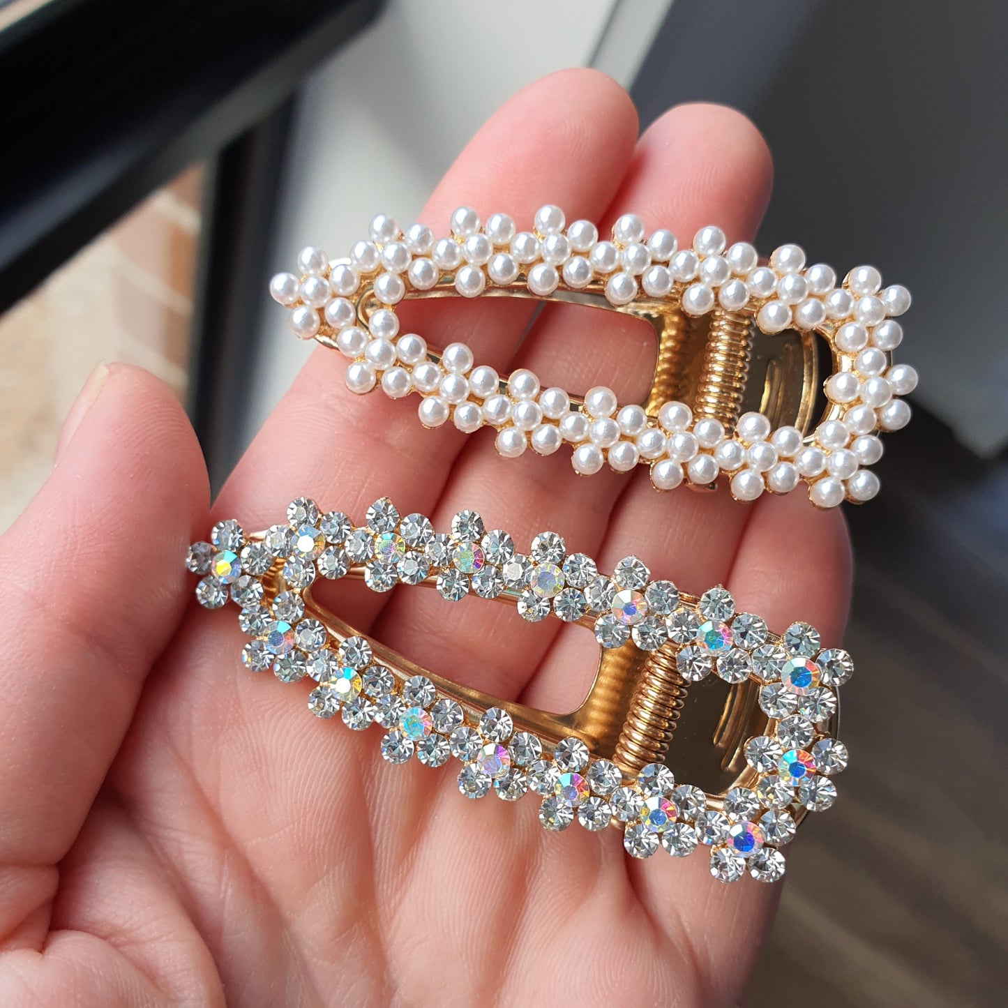 Pearl/Diamonte Daisy Clips