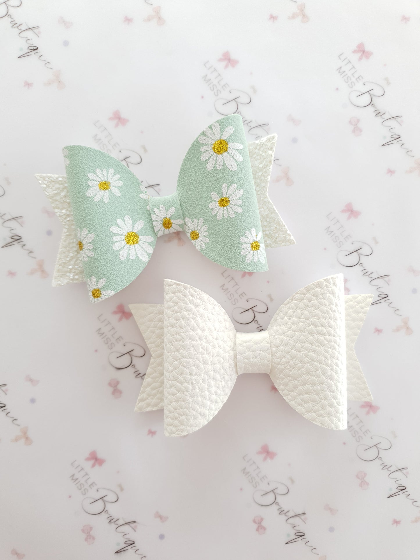 White and Daisy Bow Set