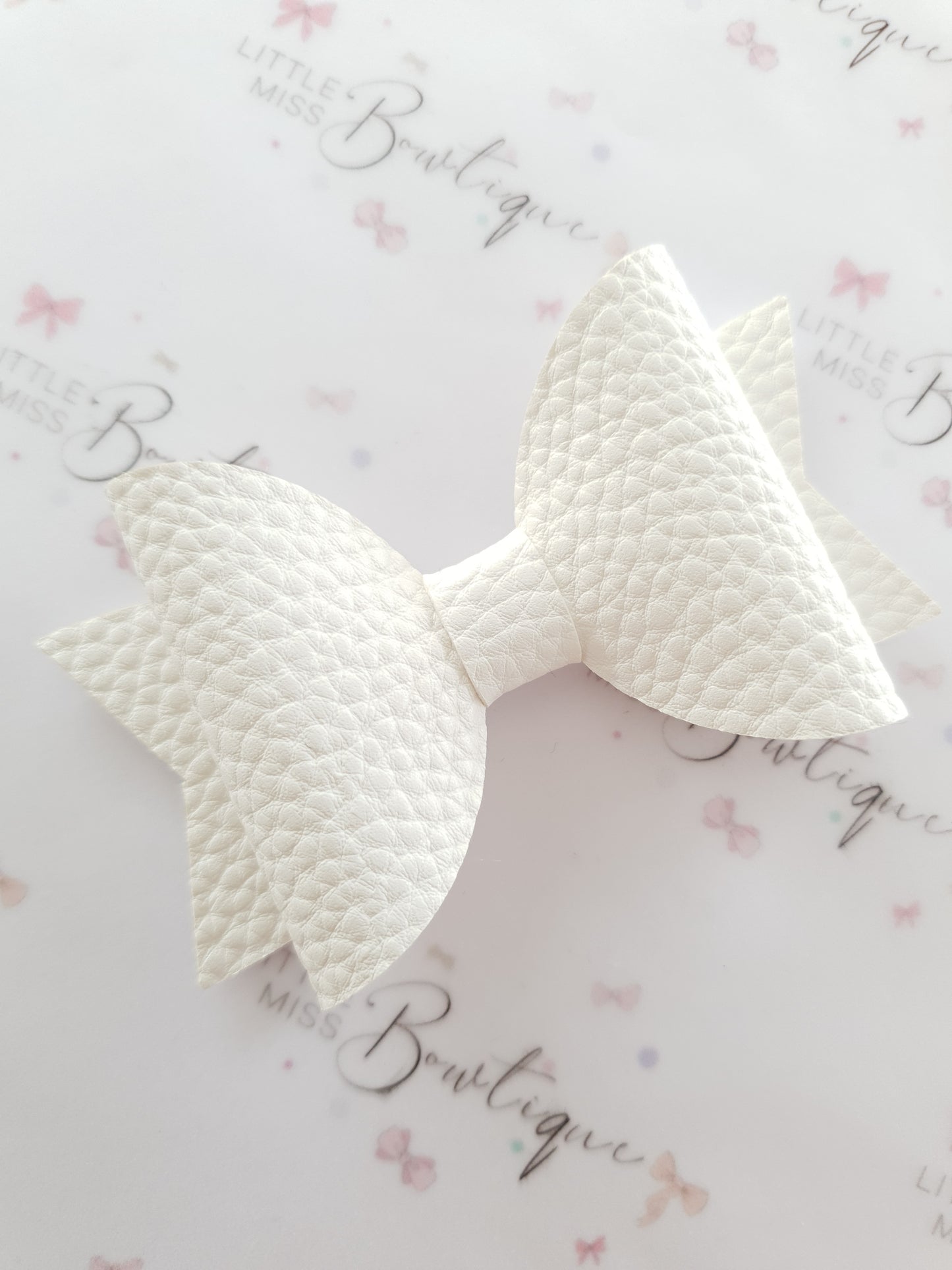 White and Daisy Bow Set