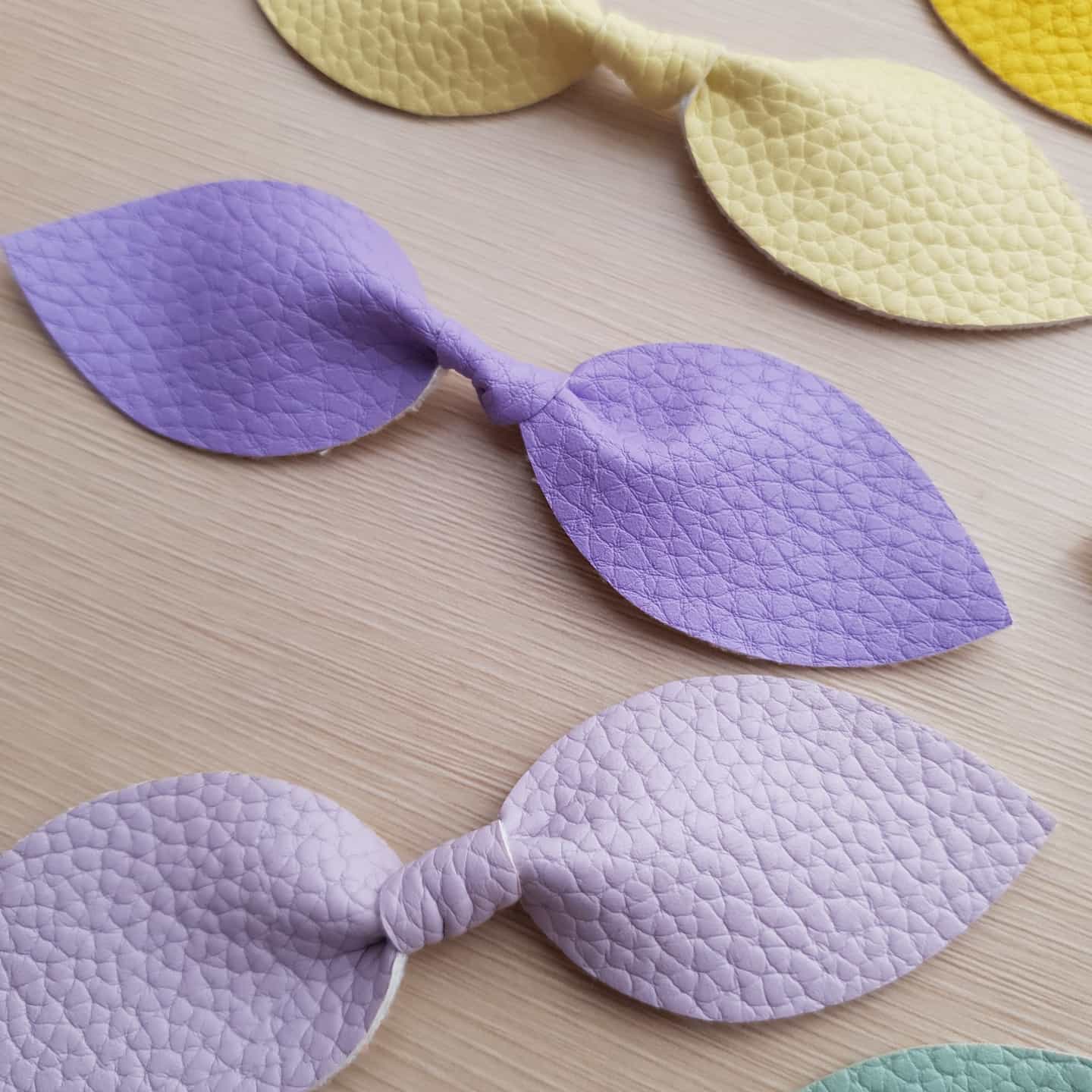 Bow Knots (17 colours)