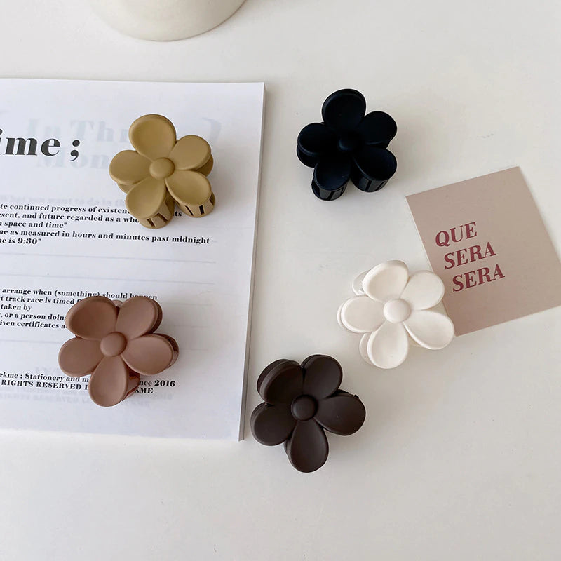 Neutral Small Daisy Claws 5pk