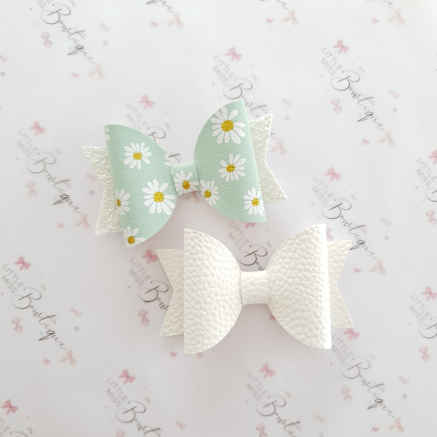 White and Daisy Bow Set