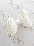 White and Daisy Bow Set