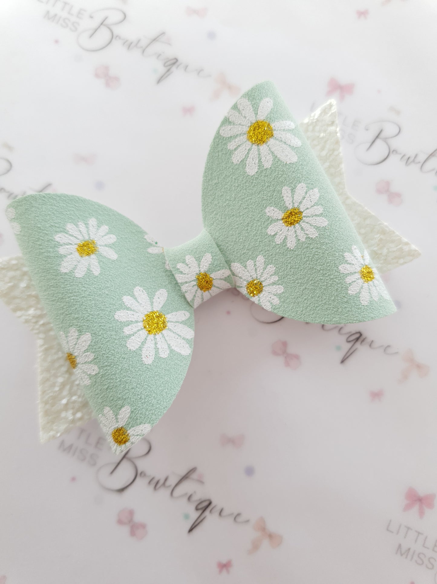 White and Daisy Bow Set