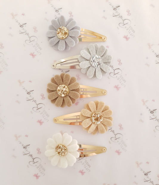 Neutral Daisy Snap Clips